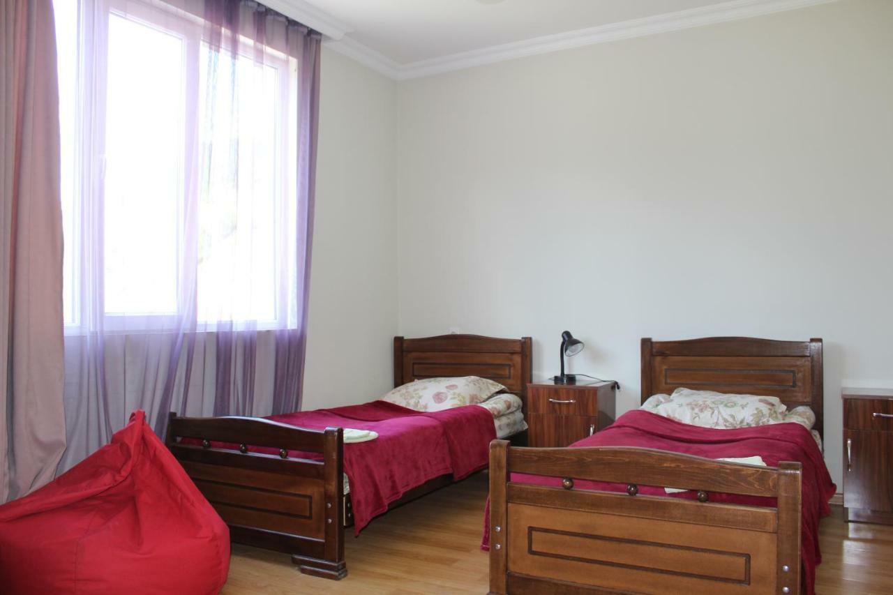 Mariana'S Guest House Местия Екстериор снимка